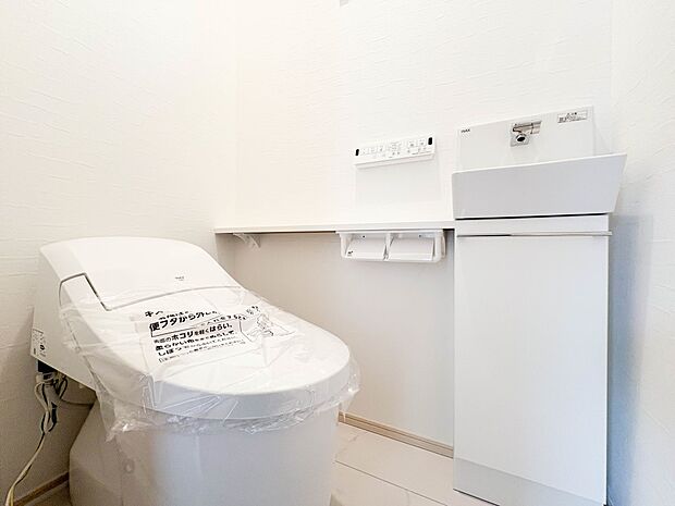 【トイレ】トイレ・ウォシュレット付。快適で衛生的な洗浄機能付温水シャワートイレです。