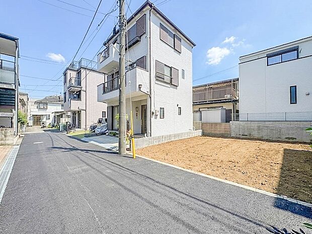 【前面道路4M】車の通行が少ないので、静かな住環境を維持することができます。