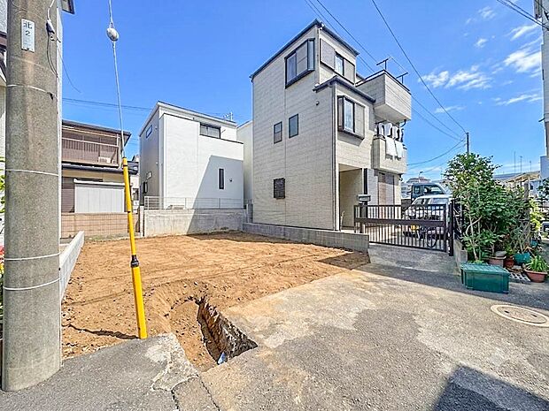 【外観】ここから始まる「日常」はご家族にとってかけがえのない時間となります。少しでも豊かに、快適に。そんな想いから本邸宅は生まれました。