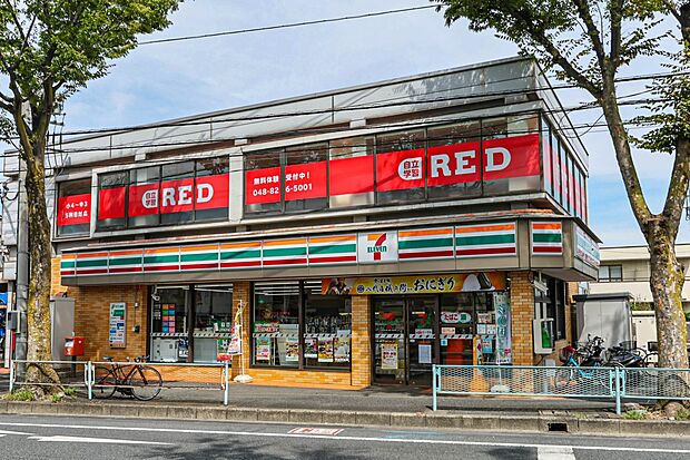 コンビニ 250m セブンイレブン浦和栄和店(セブンイレブンは近くて便利を掲げています。近くとは、心の近さ。便利とはモノが期待以上の品質でお客さまに届くこと。セブン銀行など新しいサービスを積…