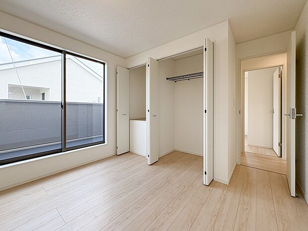 【収納】各部屋を最大限に広く使って頂ける様、全居住スペースに収納付。プライベートルームはゆったりと快適に。