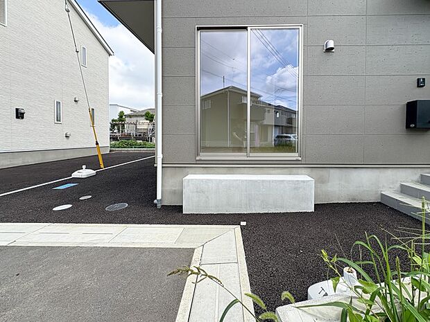 【外観】ここから始まる「日常」はご家族にとってかけがえのない時間となります。少しでも豊かに、快適に。そんな想いから本邸宅は生まれました。
