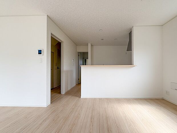 【LDK15.1帖】落ち着いた色合いと洗練されたデザインが、上質なリビングを創り出します。