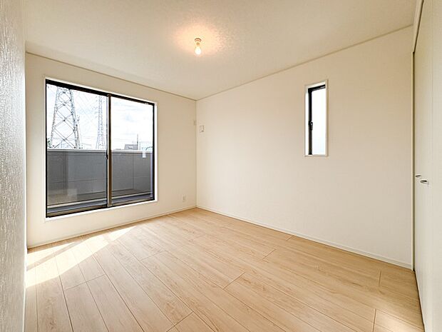 【寝室】充実した生活は伸びやかな居室空間から始まります。快適に・伸びやかに。心の潤いを求める方々へ。