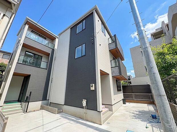 【2号棟外観】家の良し悪しだけでなく周辺環境も重要なポイント。