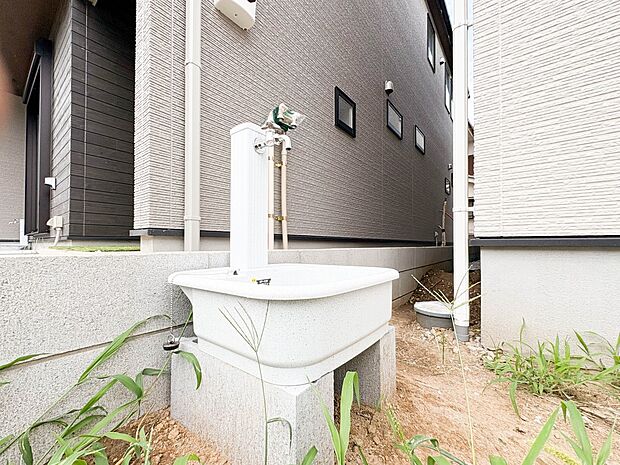 愛車の洗車やそのほかの用途にもあってうれしい立水栓