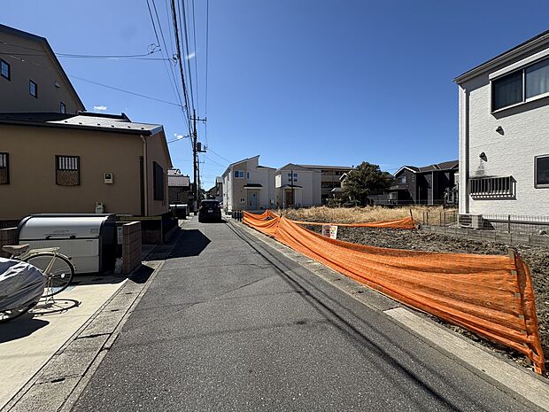 【前面道路】車の通行が少ないので、静かな住環境を維持することができます。