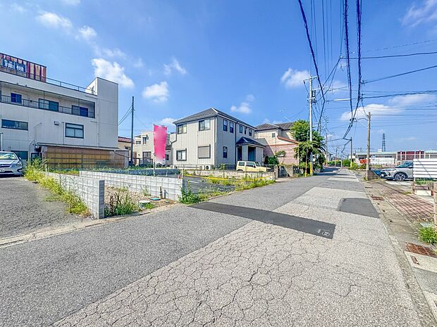 【前面道路6M】車の通行が少ないので、静かな住環境を維持することができます。