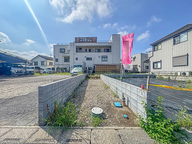 【駐車場】カースペース2台可/駐輪スペース。広々カースペースです。自転車、バイクなども置き場に困りません。