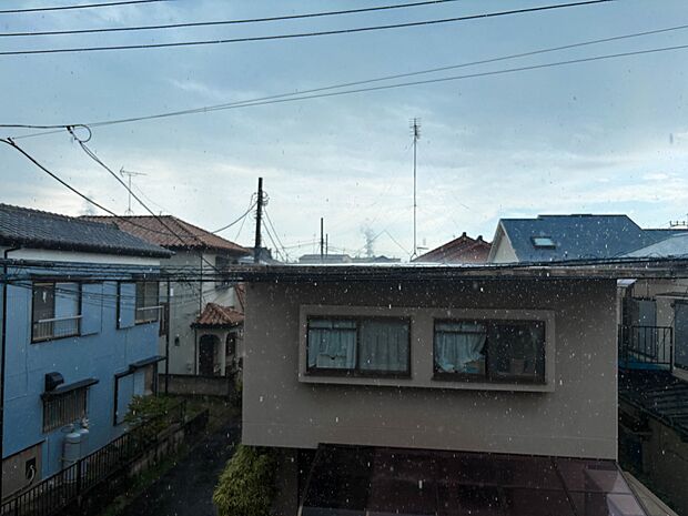 【眺望】少し優雅に、眺望の良い部屋で新生活をしてみませんか？眺望や窓からの景色が良いと、家で過ごす時間も快適です。