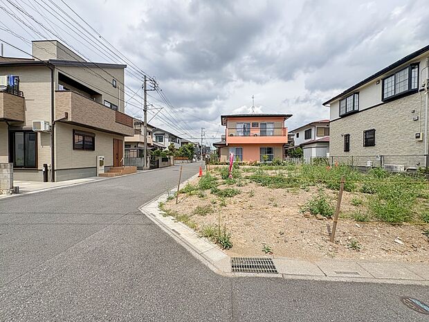 【外観】こちらの物件に少しでもご興味がありましたら、お気軽にお電話下さい。ネット上で「見えない物」「わからない事」でも、実際にご見学いただくことで、手に取るようにおわかりいただけるはずです。…
