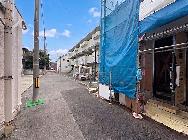 【前面道路4M】車の通行が少ないので、静かな住環境を維持することができます。