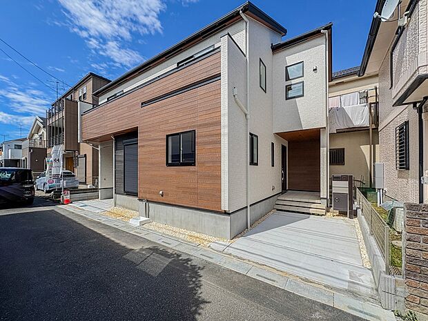 【外観】家族の温かさと陽光の暖かさ、楽しい毎日と明るい未来を予感させる「空間が織り成すひとつ先の住み心地」を演出します。