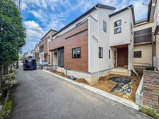 【外観】家族の温かさと陽光の暖かさ、楽しい毎日と明るい未来を予感させる「空間が織り成すひとつ先の住み心地」を演出します。
