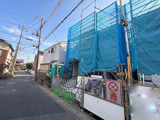 【外観】家族の温かさと陽光の暖かさ、楽しい毎日と明るい未来を予感させる「空間が織り成すひとつ先の住み心地」を演出します。