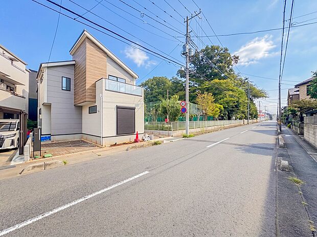 【外観】家族の温かさと陽光の暖かさ、楽しい毎日と明るい未来を予感させる「空間が織り成すひとつ先の住み心地」を演出します。