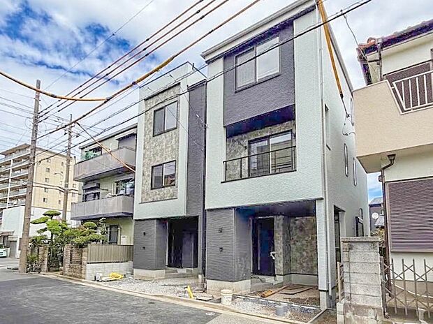 【外観】家族の温かさと陽光の暖かさ、楽しい毎日と明るい未来を予感させる「空間が織り成すひとつ先の住み心地」を演出します。