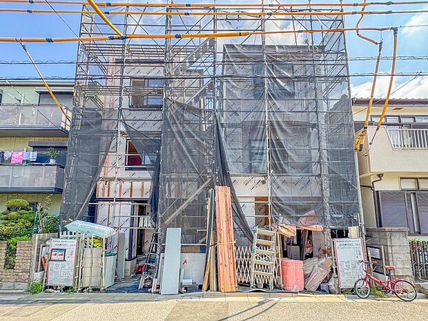 【外観】家族の温かさと陽光の暖かさ、楽しい毎日と明るい未来を予感させる「空間が織り成すひとつ先の住み心地」を演出します。