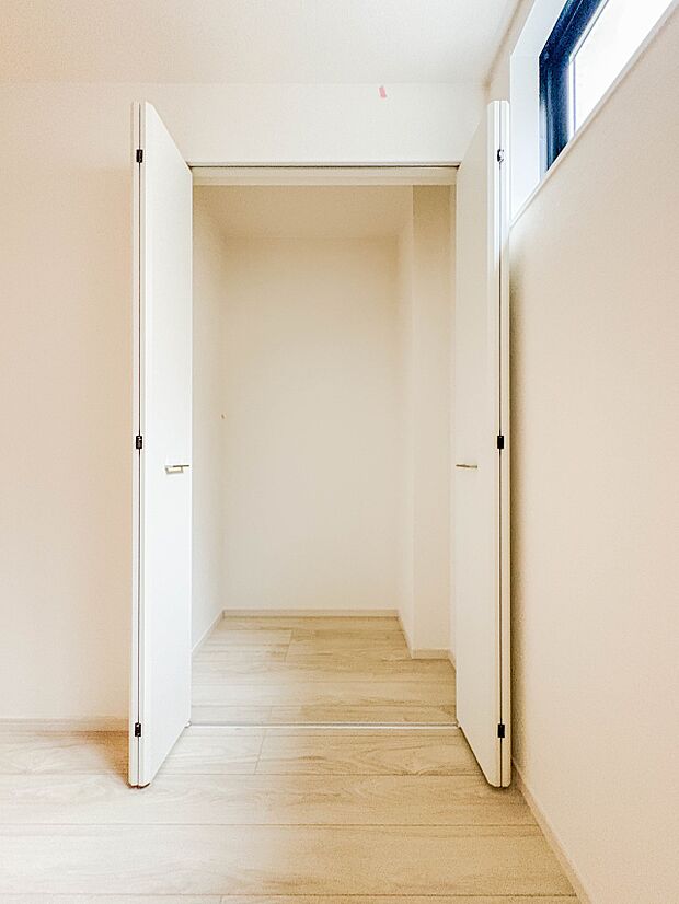 【収納】各部屋を最大限に広く使って頂ける様、全居住スペースに収納付。プライベートルームはゆったりと快適に。