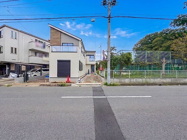 【外観】家族の温かさと陽光の暖かさ、楽しい毎日と明るい未来を予感させる「空間が織り成すひとつ先の住み心地」を演出します。