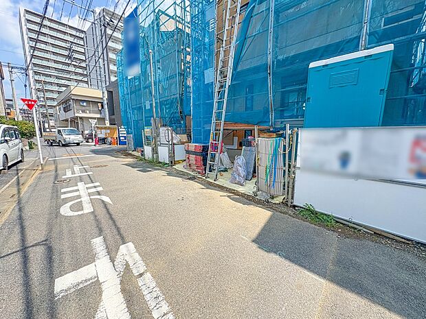 【前面道路】車の通行が少ないので、静かな住環境を維持することができます。