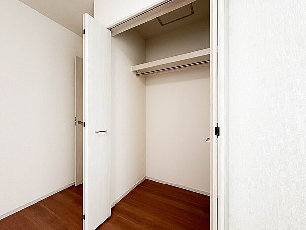 【収納】各部屋を最大限に広く使って頂ける様、全居住スペースに収納付。プライベートルームはゆったりと快適に。
