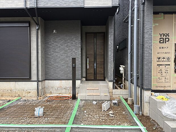 【玄関】玄関はおうちの顔と言われます。玄関アプローチは、外観デザインの印象を左右します。