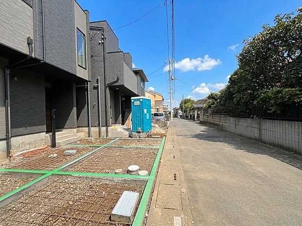 【前面道路4ｍ】車の通行が少ないので、静かな住環境を維持することができます。
