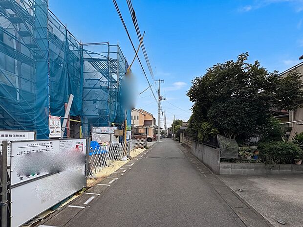 【前面道路】陽当りや通風性など各所に施された工夫で住みやすさを実現。部屋の大きさや周辺環境・街並など、資料には掲載していない情報が現地にはたくさんございます。是非ご確認下さい。