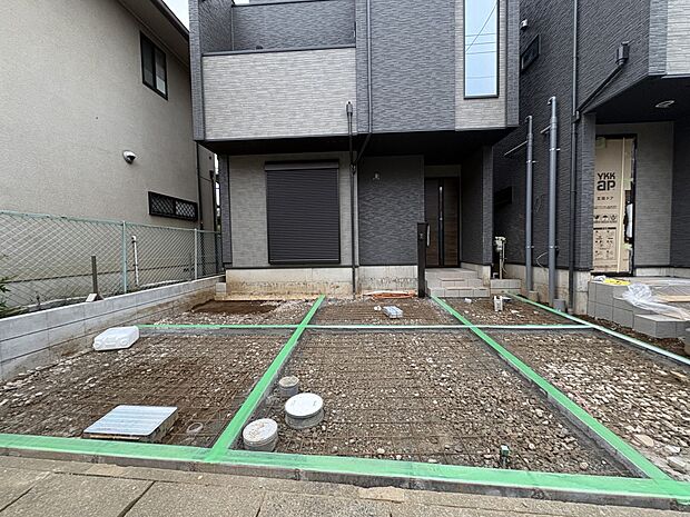 【駐車場】ゆったりとした駐車スペースを確保。大きめのお車でもOK。