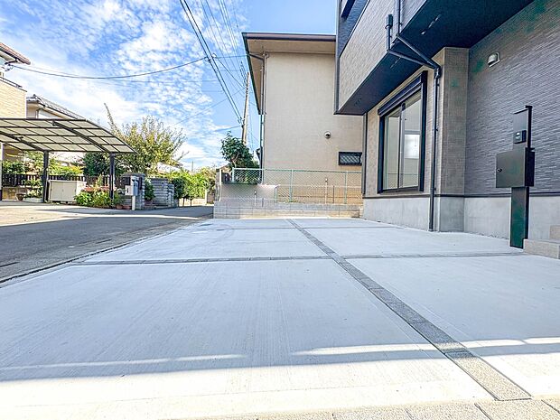 【駐車場】カースペース2台可。車が1台なら、来客用の駐車場や、駐輪スペースとしてご活用ください。