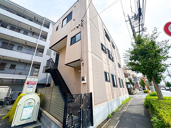 【外観】家族の温かさと陽光の暖かさ、楽しい毎日と明るい未来を予感させる「空間が織り成すひとつ先の住み心地」を演出します。