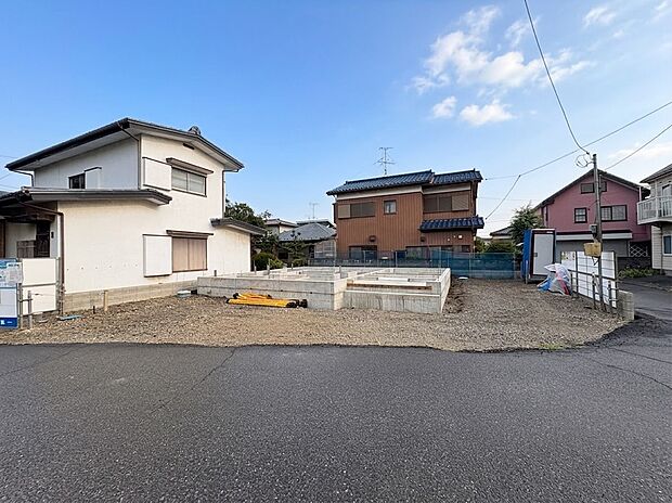【外観】こちらの物件が少しでも気になるようでしたら、お気軽にお問合せください。人生でいちばん大きなお買い物ですので、ゆっくりご見学ください。ネット上の画像と実際の見学では、リアル感がまるで違…