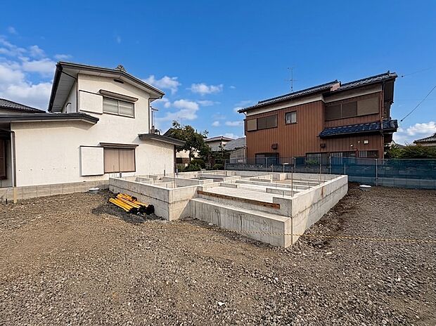 【外観】家族の温かさと陽光の暖かさ、楽しい毎日と明るい未来を予感させる「空間が織り成すひとつ先の住み心地」を演出します。