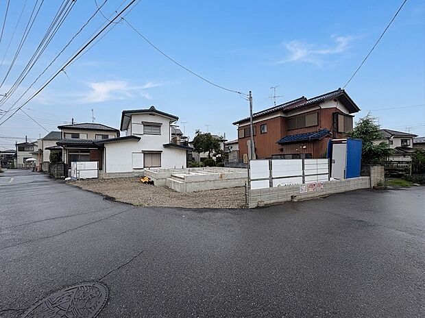 【前面道路】車の通行が少ないので、静かな住環境を維持することができます。