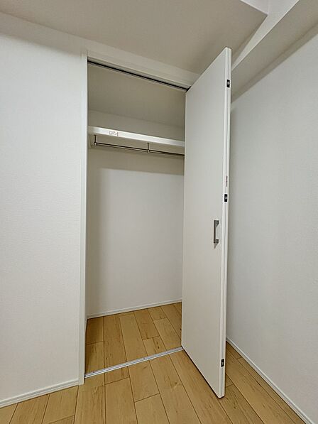 【収納】各部屋を最大限に広く使って頂ける様、全居住スペースに収納付。プライベートルームはゆったりと快適に。