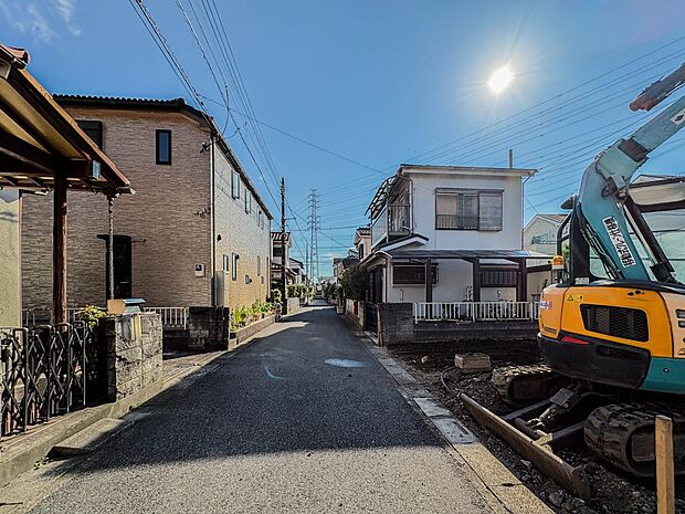 【前面道路4ｍ】車の通行が少ないので、静かな住環境を維持することができます。