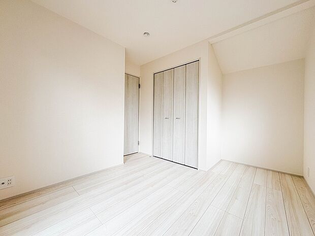 【寝室5.25帖】充実した生活は伸びやかな居室空間から始まります。快適に・伸びやかに。心の潤いを求める方々へ。