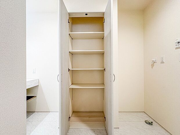 【収納】各部屋を最大限に広く使って頂ける様、全居住スペースに収納付。プライベートルームはゆったりと快適に。