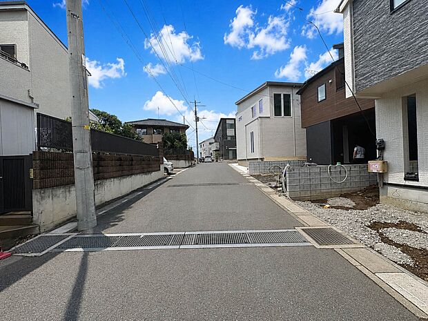 【前面道路】家の良し悪しだけでなく周辺環境も重要なポイント。※青空はイメージです。
