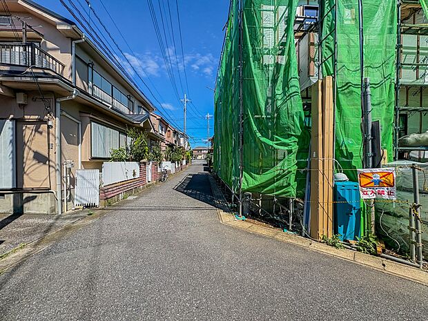 【前面道路4m】車の通行が少ないので、静かな住環境を維持することができます。