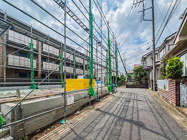 【前面道路4m】車の通行が少ないので、静かな住環境を維持することができます。