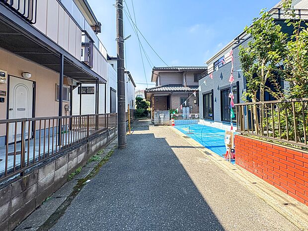 【前面道路】車の通行が少ないので、静かな住環境を維持することができます。