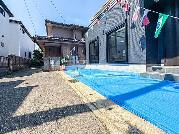 【駐車場】毎日の生活にマイカーが必須という方は、購入を検討する際、駐車場があることは大事な条件です。毎日の通勤や家族の送迎、買い物やお出かけなどクルマのある暮らしを満喫したい方は要チェック。…