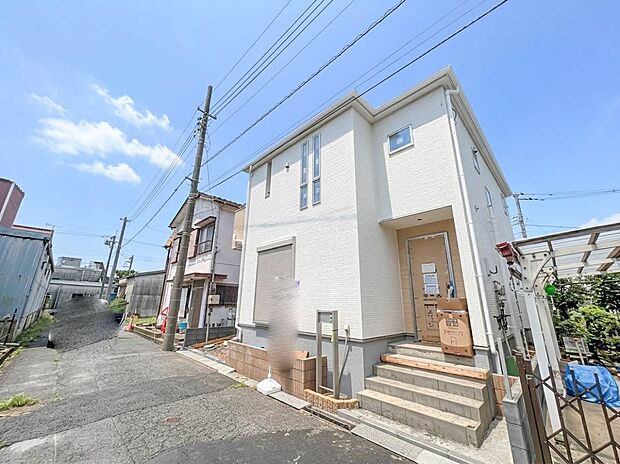 【前面道路4m】車の通行が少ないので、静かな住環境を維持することができます。