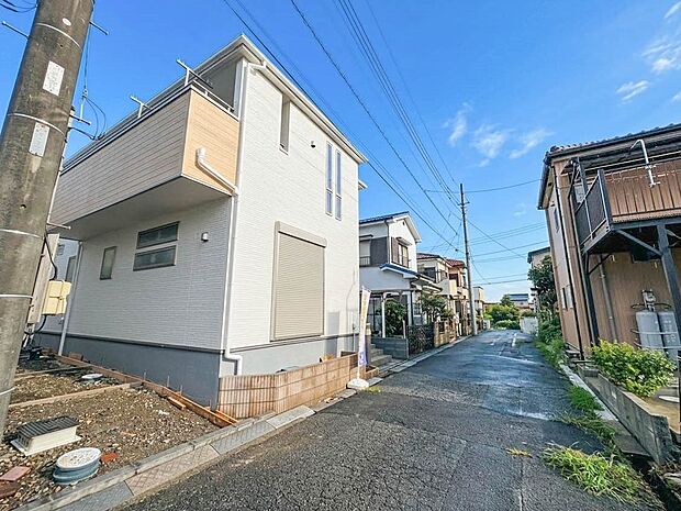 【前面道路4m】車の通行が少ないので、静かな住環境を維持することができます。
