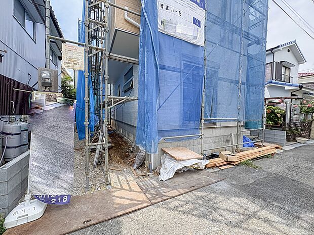【駐車場】毎日の生活にマイカーが必須という方は、購入を検討する際、駐車場があることは大事な条件です。毎日の通勤や家族の送迎、買い物やお出かけなどクルマのある暮らしを満喫したい方は要チェック。…