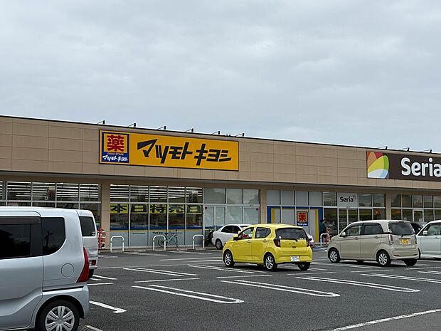 ドラッグストア 650m マツモトキヨシピアシティ越谷大袋店
