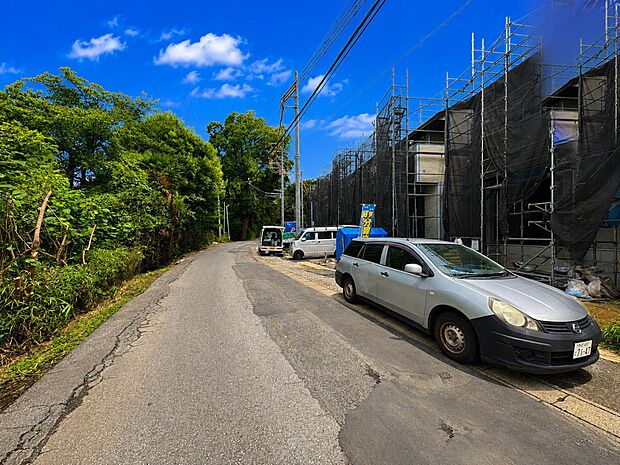 【前面道路】家の良し悪しだけでなく周辺環境も重要なポイント。※青空はイメージです。