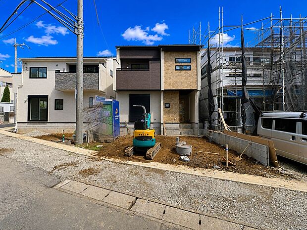【現地外観】陽当りや通風性など各所に施された工夫で住みやすさを実現。部屋の大きさや周辺環境・街並など、資料には掲載していない情報が現地にはたくさんございます。是非ご確認下さい。※青空はイメー…